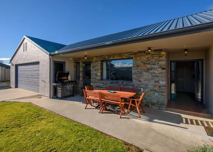 Mount Iron Magic - Wanaka Holiday Home