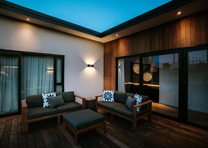 The Heights - Sleeps 8 - Lake Views - Outdoor Fire