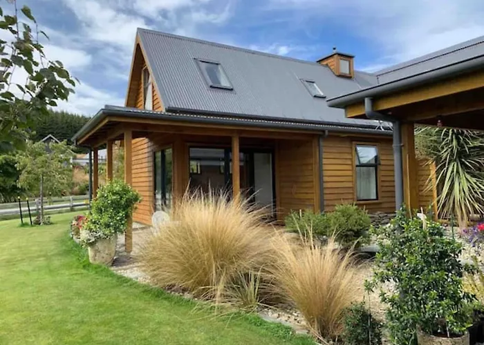 Stunning Scandi Style Room Overlooking Lake Wanaka