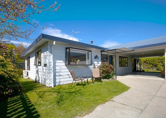 Sunny Warren In Wanaka | Walk Everywhere Location