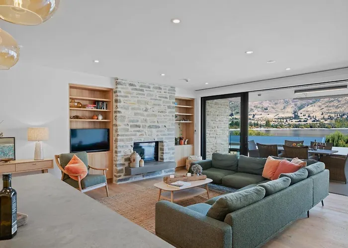 Winona Of Wanaka - Luxury Lakefront Apartment