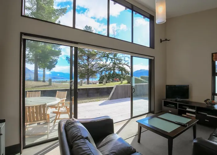 Anderson Heights | Spacious Stay With Lake Views