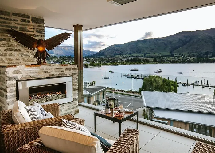 Nautilus Penthouse - Sleeps 8 - Lakefront - Walking Distance To Wanaka