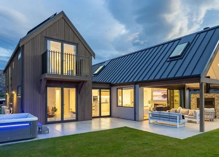 Miharo Wanaka Retreat | Spa, Bbq & Mountain Views
