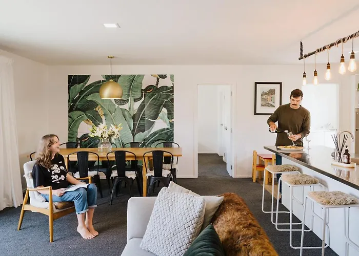 Stow Wanaka 4 -Charming Space, Just A Stone Throw From Central Wanaka