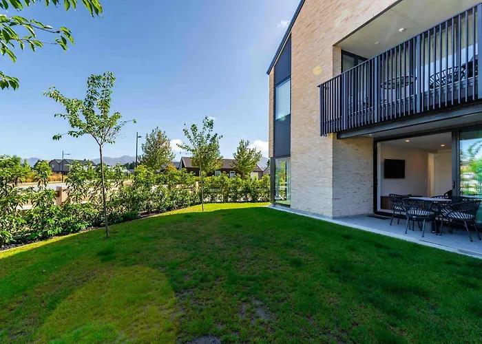 Contemporary Northlake Apartment