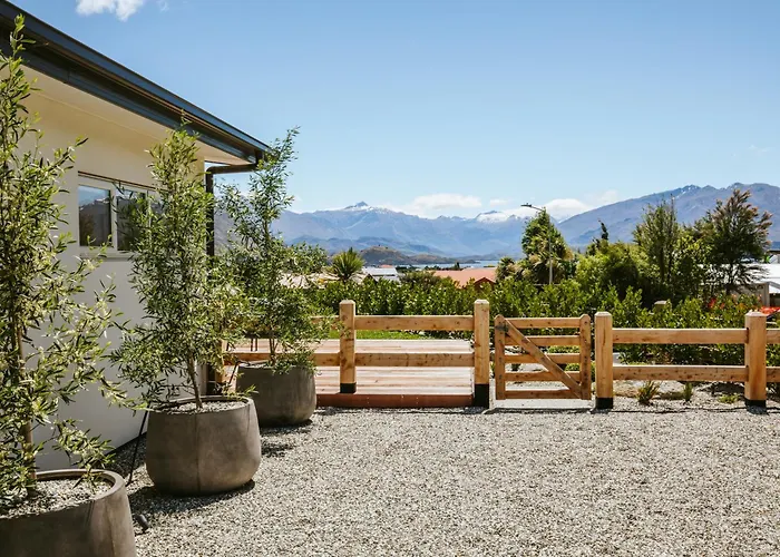 Penshurst - Lake & Mountain Views - Sleeps 10