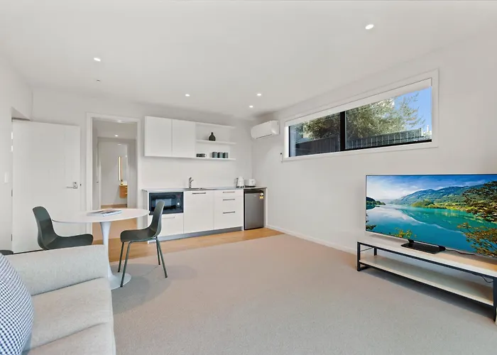 Studio Guest Home With Roys Peak Views