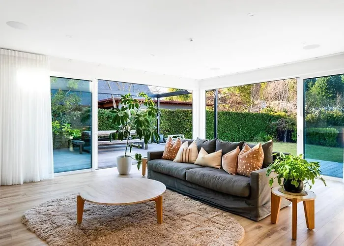 Luxury Wanaka Home, Hot Tub, Garden
