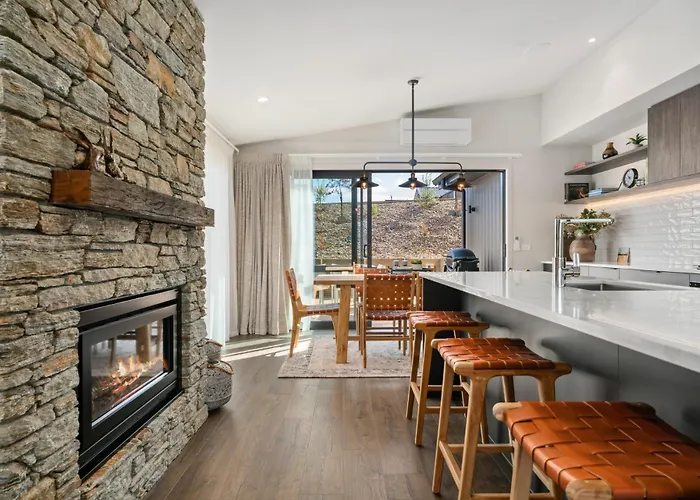 86 On Kirimoko - Wanaka Holiday Home