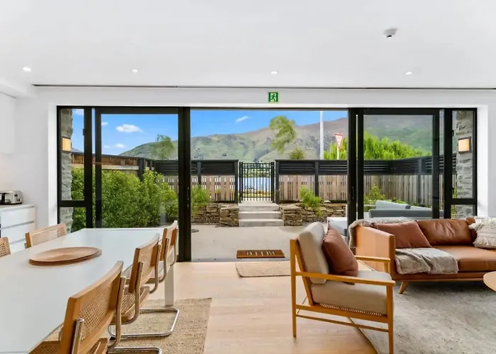Lakeview Luxury 2 Bedroom Villa