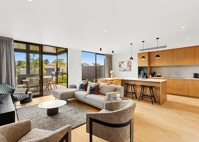 Wanaka Luxury, Outdoor Fire, Sleeps 8