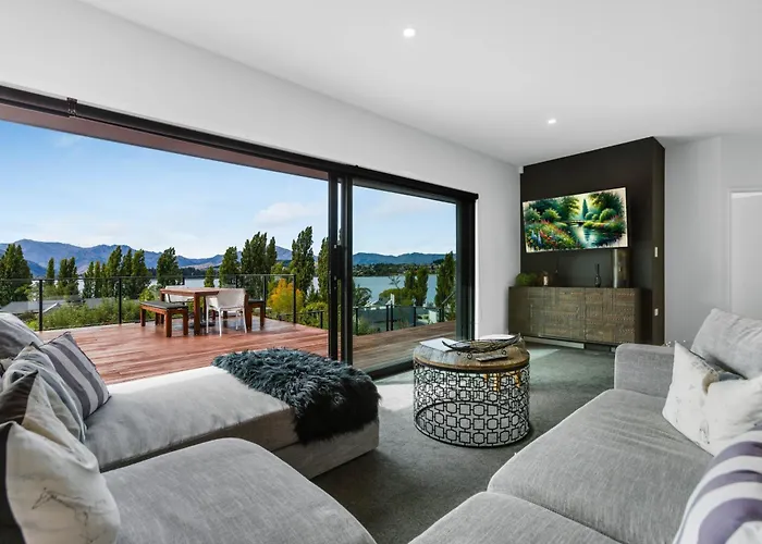 The Lookout - Lake Views