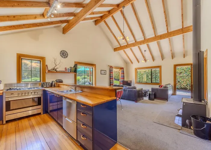 Minaret Cabin | Peaceful, Close To Town And Lakefront