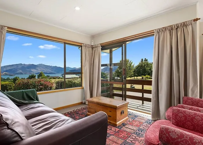 Wanaka Lake View With A Games Room That Sleeps 8