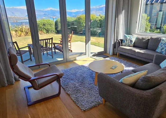 Home With Amazing Lake And Mountain Views