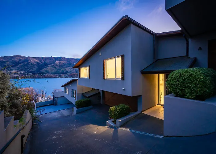 2 Lakeview Heights