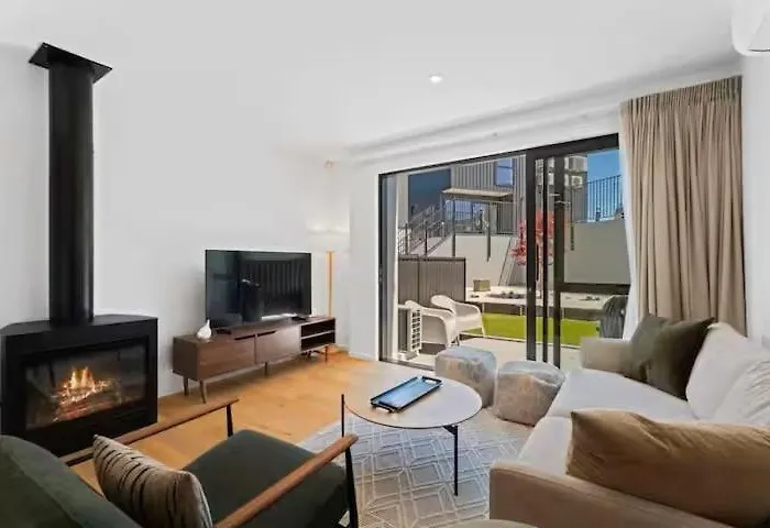 Wanaka Getaway - Bright 2-Bed Apartment