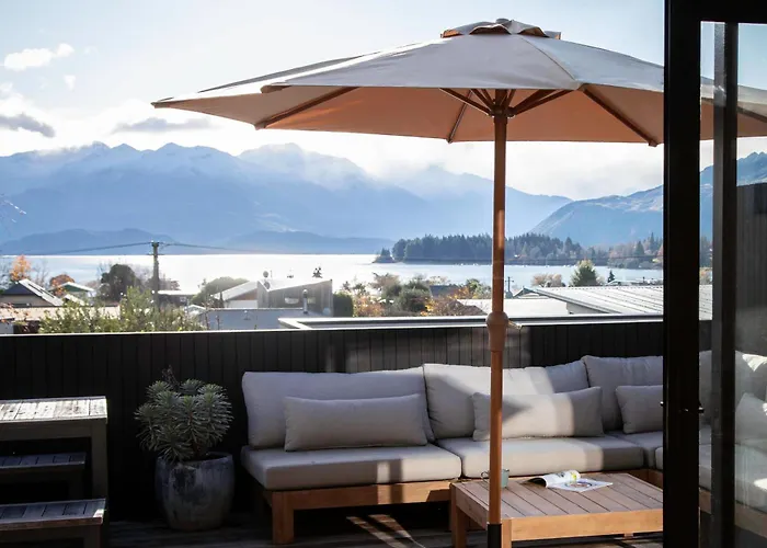 Great Lake View, Very Central, Modern Wanaka House, 3 En-Suites