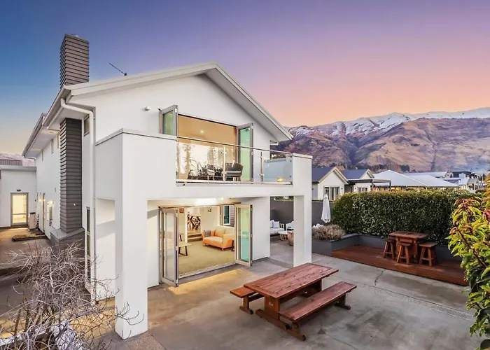 Jessies Lakehouse - Your Perfect Wanaka Base