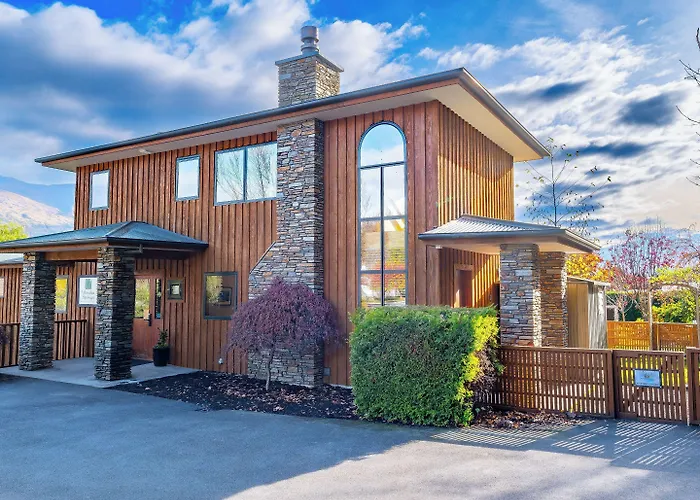 Wanaka Springs Lodge