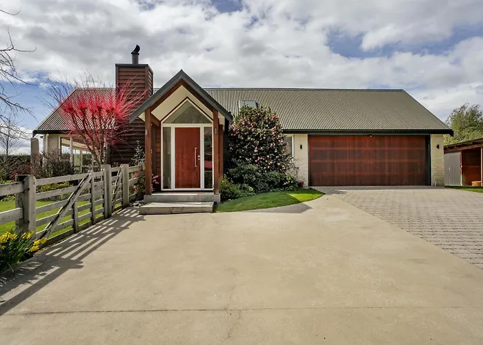 Alpine Meadow Haven - Wanaka Holiday Home