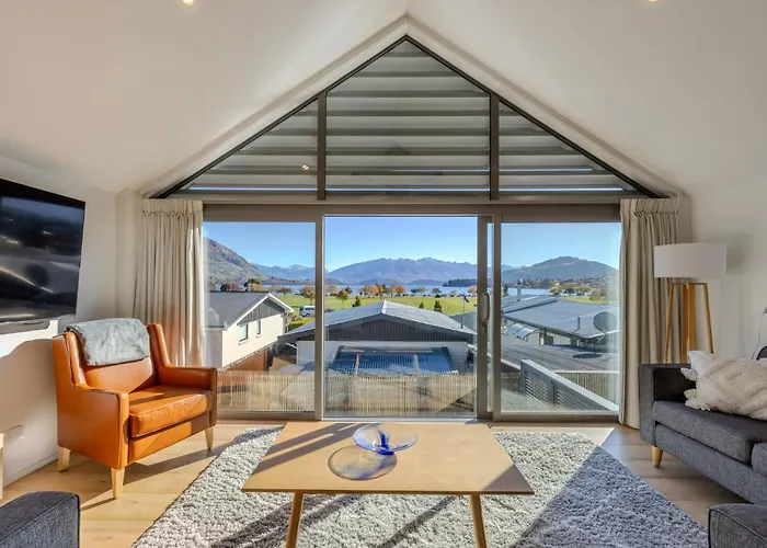Aspiring View Apartments - Modern & Stylish 3-Brm, 3-Bth - 2 Min Walk To Lake & Town