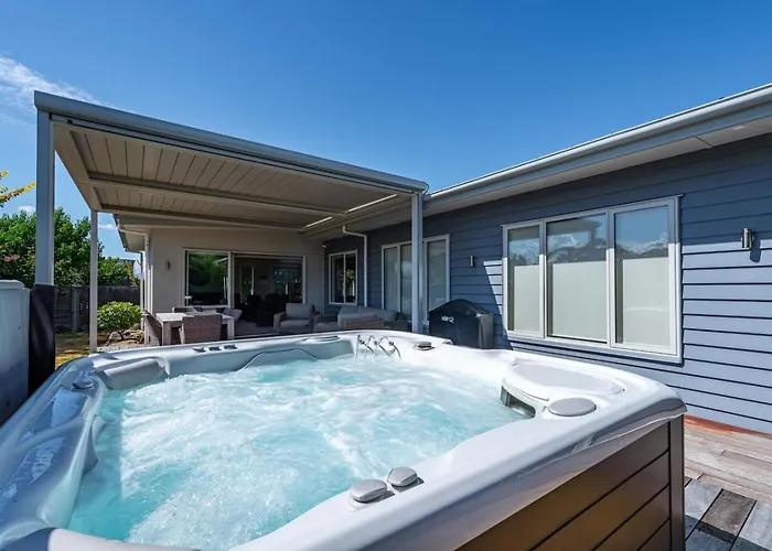 Wanaka Haven Spa Views And Fantastic Outdoor Living