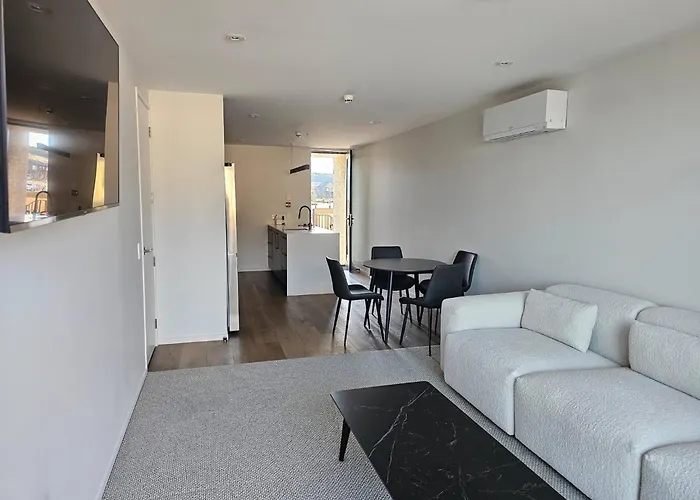 Wanaka Modern 2-Bed 2-Bath Apt