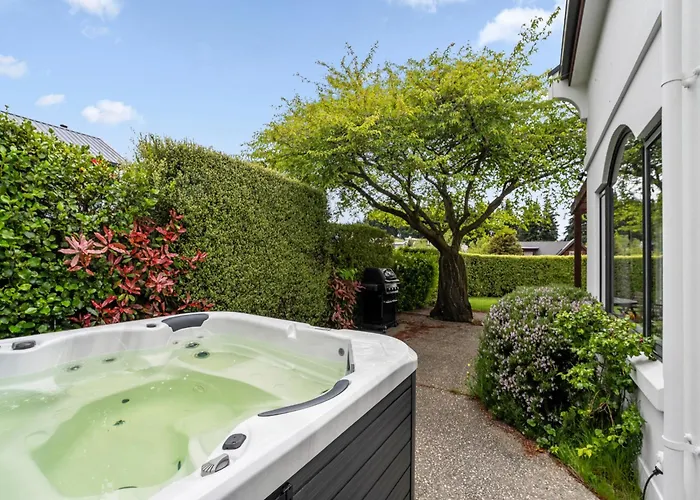 Kokomea House - Wanaka Holiday Home