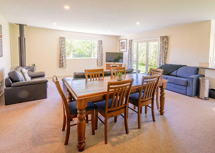 Farrant Family Escape Roomy Wanaka Retreat