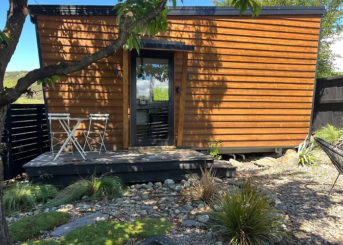 Stylish Tiny House With Mountain Views & Private Courtyard