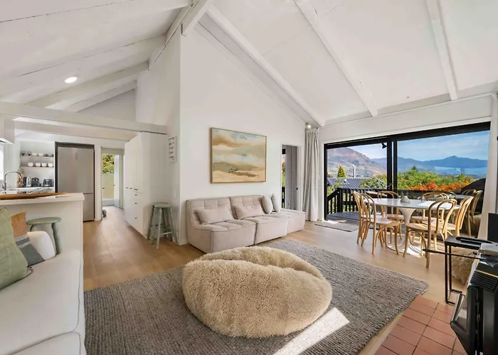 Lake And Mountain Views - 2 Living Areas - Sleeps 8