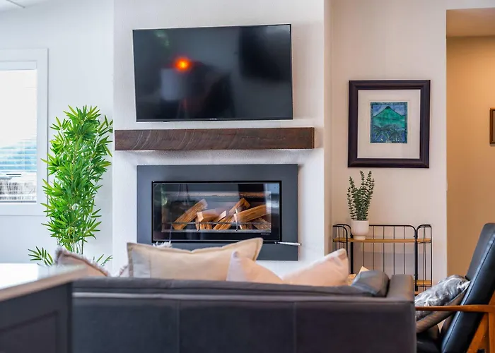 Farrant Drive Hideaway With Mountain Views