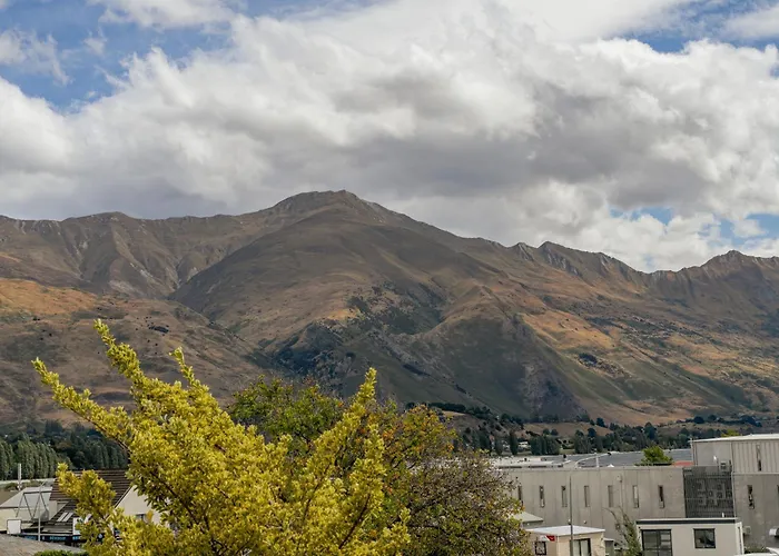 Alpine Escape - Wanaka Holiday Home