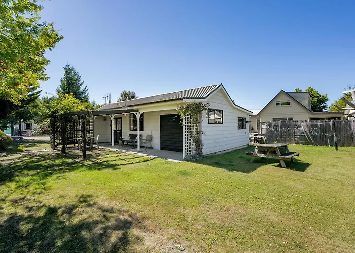 Ward Cottage - Wanaka Holiday Home