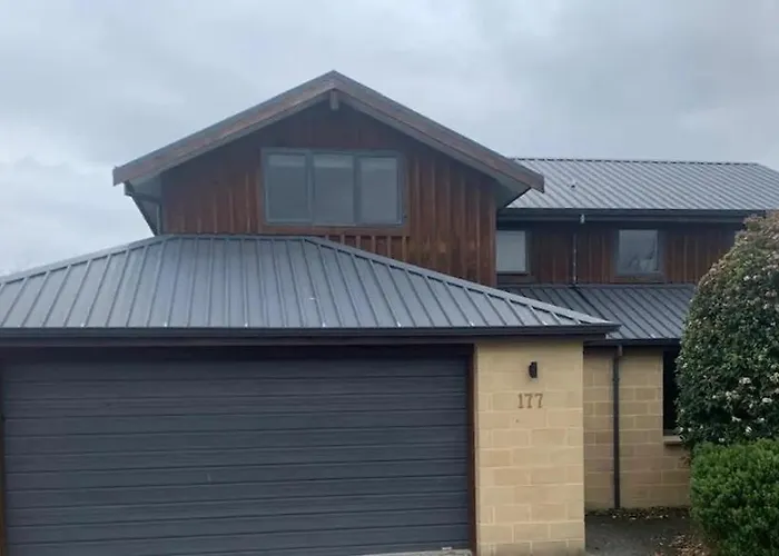 Upton Alpine Retreat - Warm & Modern 2 Bedroom - Near Lake & Town