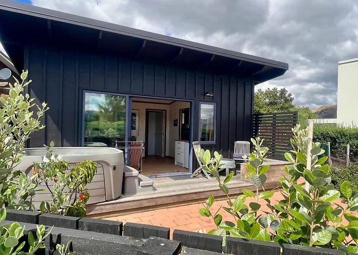 Black Diamond Retreat - Private Spa