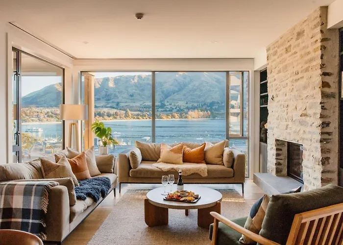 Azure Luxe Lakeside Retreat With Pool, Spa And Gym