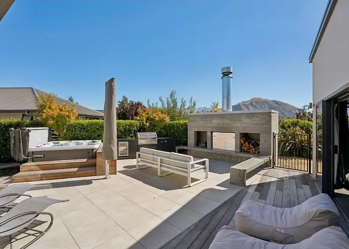 Casa Central - Wanaka Holiday Home
