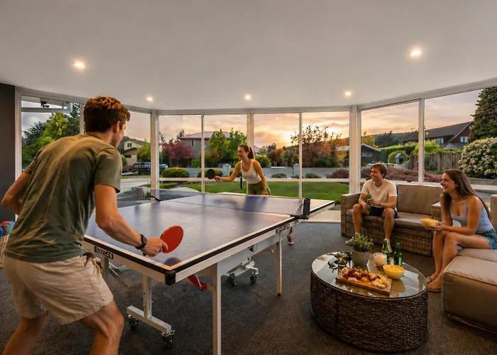 Wanaka Ski & Lake Escape | Sleeps 11 | 2 Living