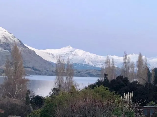 Lakeside Escape - Wanaka Holiday Bach