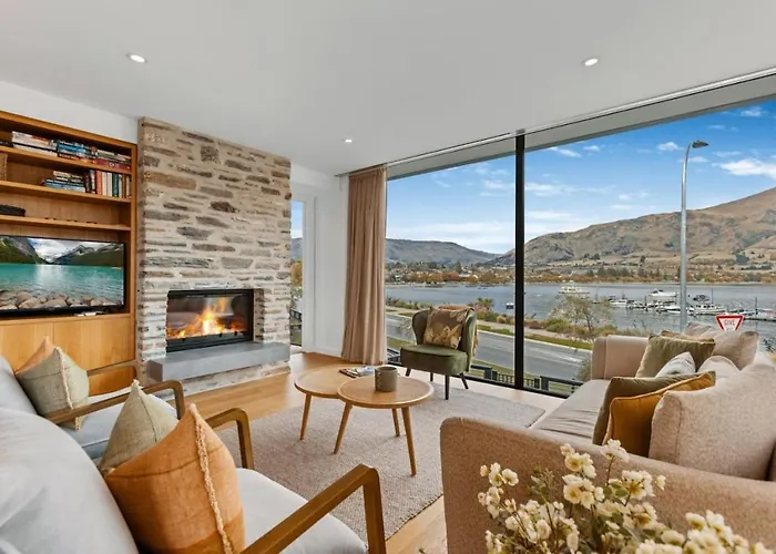 Marina Views - Luxury Apartment
