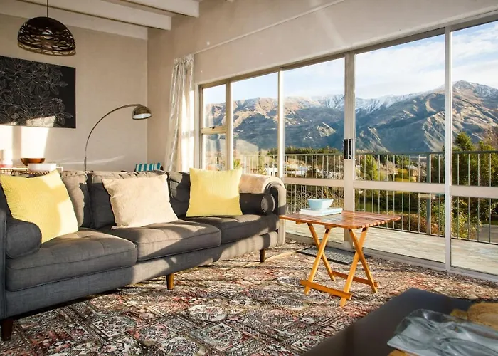 Kiwi Bach With Amazing Views