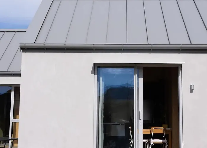 Newly built unit in quiet neighbourhood