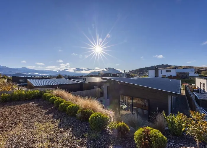 Modern Home In Wanaka With Spa
