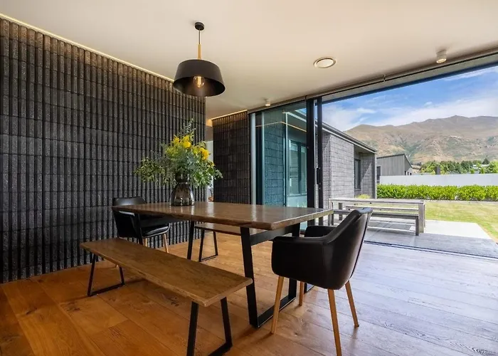 Stackbrae House With Mountain Views