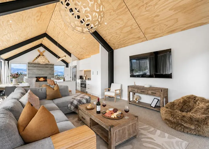 Northlake Escape | Sunny, Stylish & Easy Living