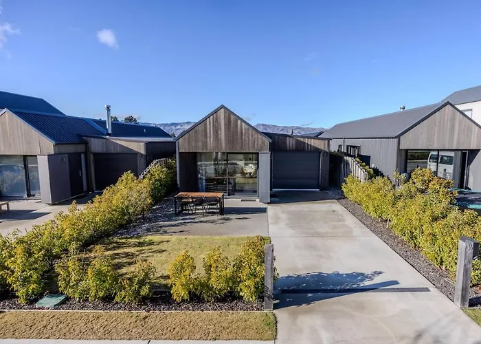 3 Bedroom Modern Home In Northlake Wanaka