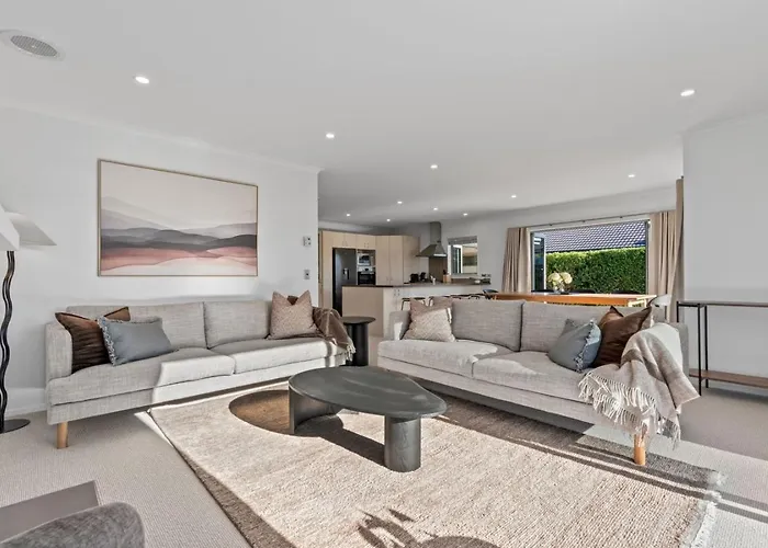 4 Bedroom Holiday Home